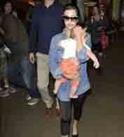 Kourtney Kardashian announces shes pregnant at Blink 182 concert